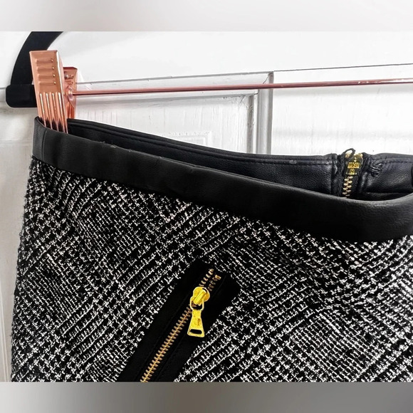 Express tweed mini skirt size 8 so cute. bit of pilling at top not noticeable - Picture 3 of 5